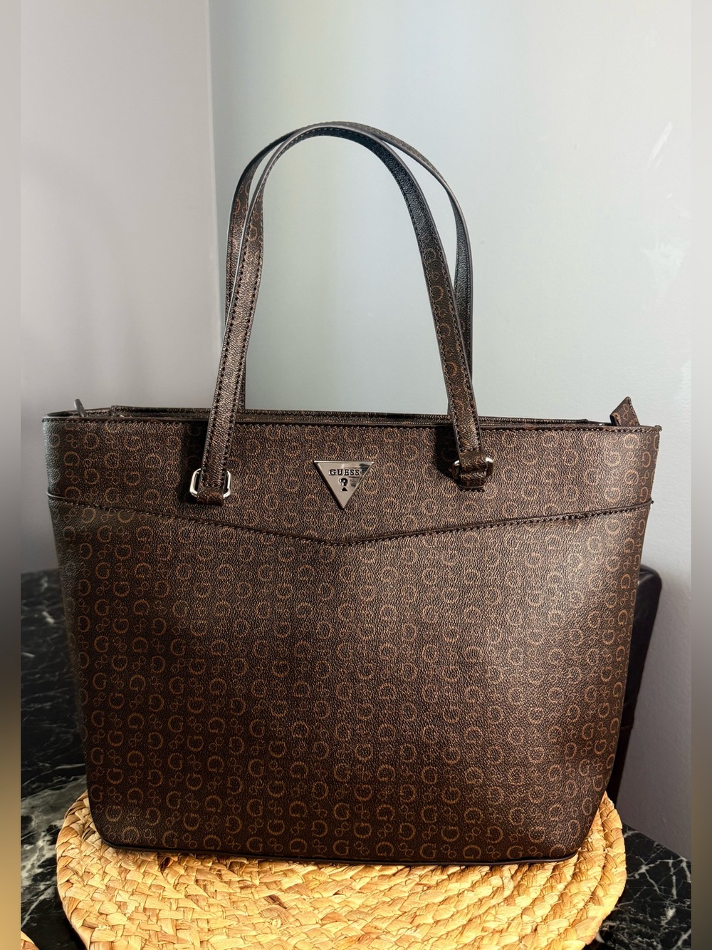 Guess Brown Monogram Shoulder Tote perfect for autumn 🤎